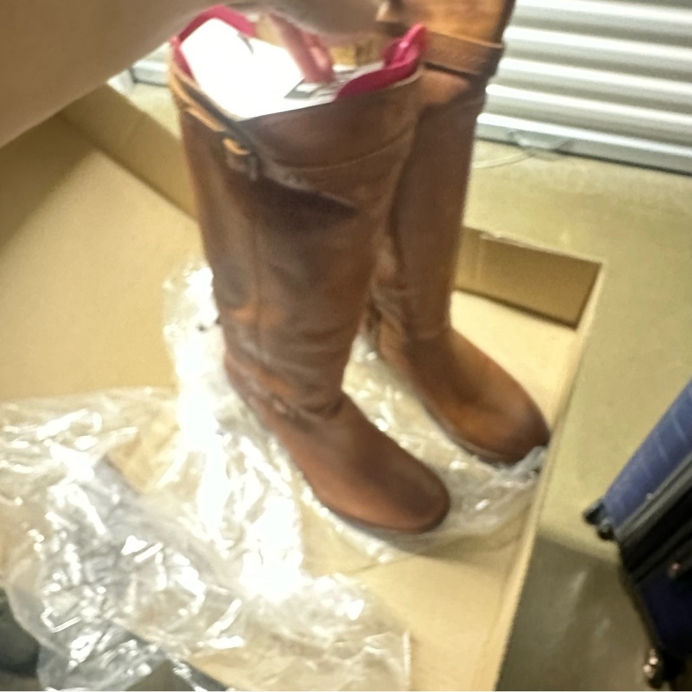 Frye Carmen 14L Inside Zip - Picture 5 of 10